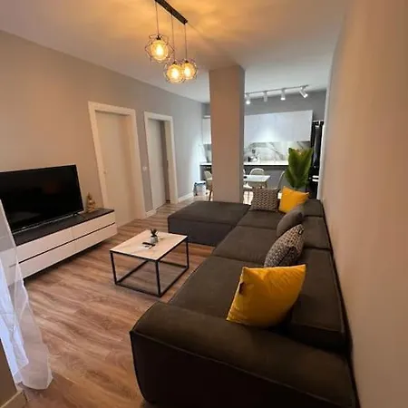 Sunny Retreat On The * Golem