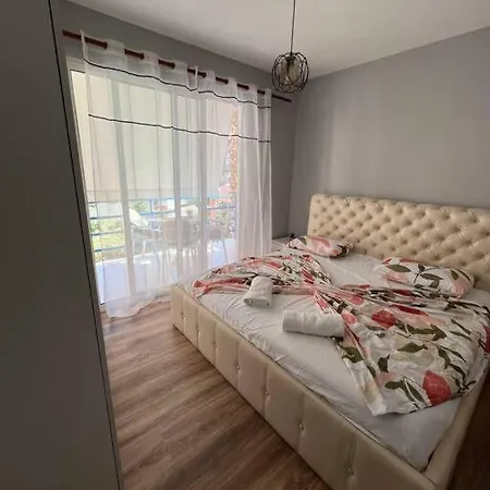Sunny Retreat On The Apartment *