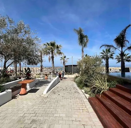 Sunny Retreat On The 公寓