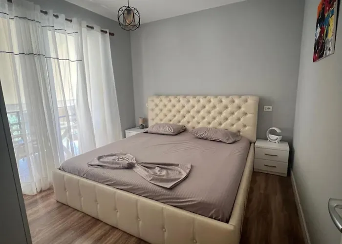 Sunny Retreat On The דירה